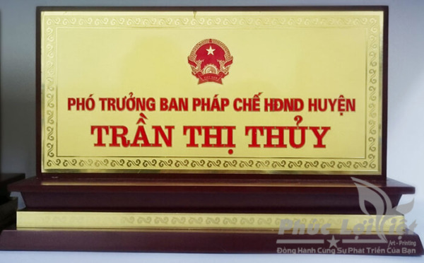 Làm biển chức danh và một số mẫu biển chức danh được ưa chộng nhất tại Đà Nẵng hiện nay - Phúc Lợi Việt Đà Nẵng