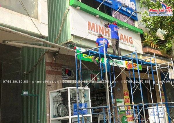 Thi công lắp đặt biển hiệu Alu + chữ nổi Mica cho Nhà Thuốc Minh Trang