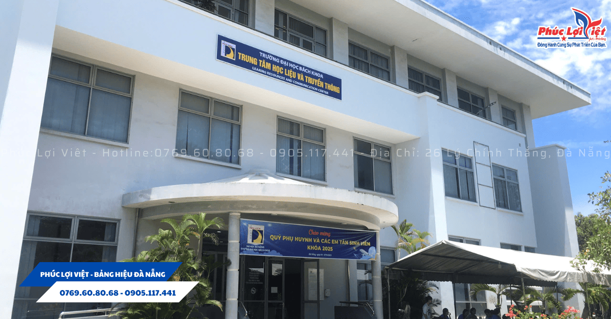 thi-cong-bang-hieu-truong-dai-hoc