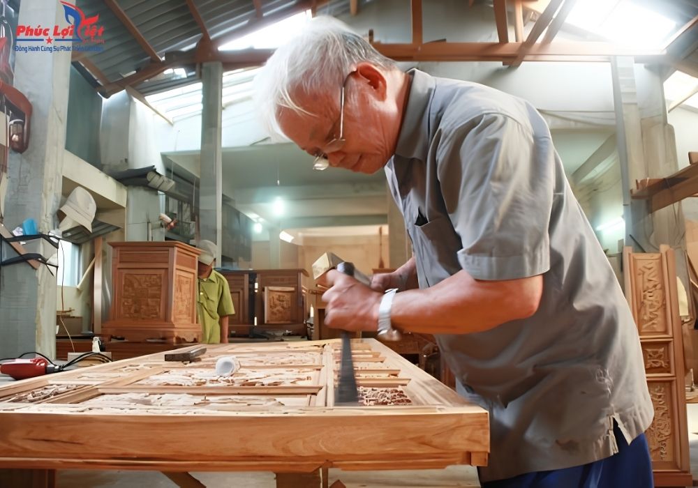 So sánh CNC gỗ và cắt gỗ truyền thống