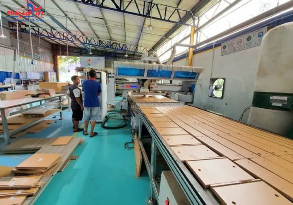 So sánh CNC gỗ và cắt gỗ truyền thống